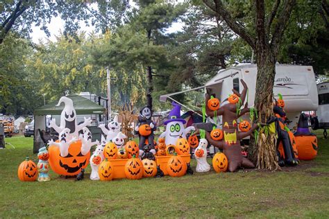 How to Have the Best Family Camping Fun this Halloween