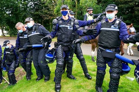 COP26: Riot training for thousands of police ahead of summit - BBC News