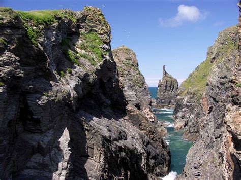 Jagged Cliffs Along The North Cornwall Coast | Cornwall coast, North ...