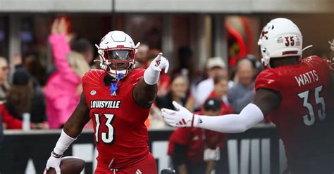 Louisville Football Climbs Up AP Top 25 Poll - Sports Illustrated ...