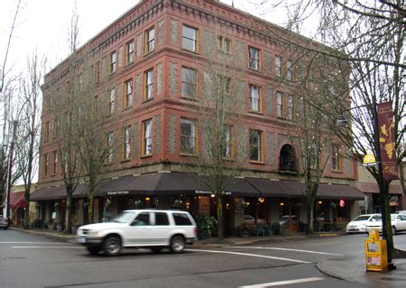 Historic Downtown McMinnville | Oregon.com