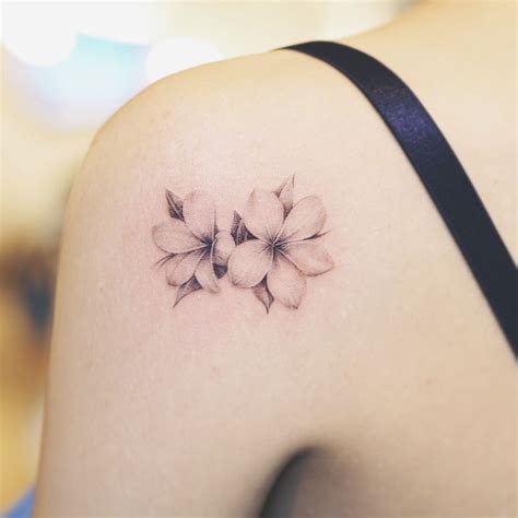 . 꽃말이 예쁜. 플루메리아 . #tattoo #tattooist #tattoodesign #flowertattoo # ...