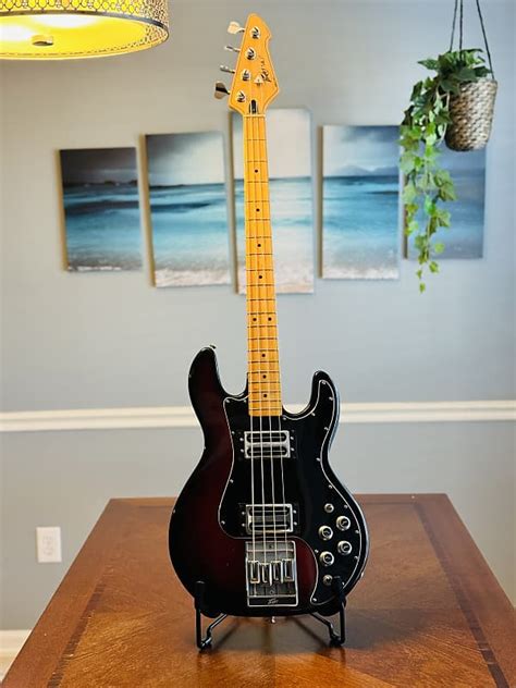 Peavey T-40 Bass Guitar | Reverb