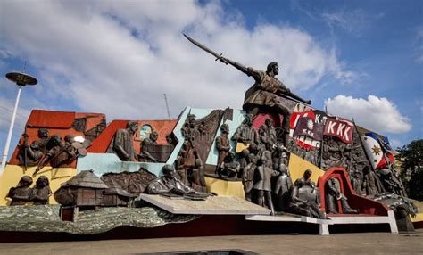 Katipunan KKK Monument in Manila, Philippines Editorial Stock Image ...