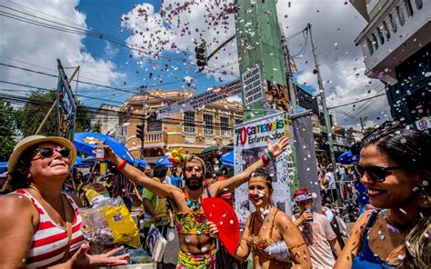 Blocos no centro estreiam carnaval de rua em São Paulo