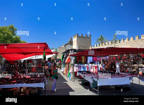 Market day in Alcudia old town, Playa de Alcudia, Mallorca Island ...