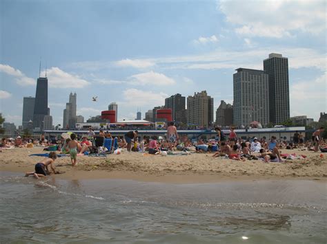 File:20070703 North Avenue Beach.JPG - Wikimedia Commons