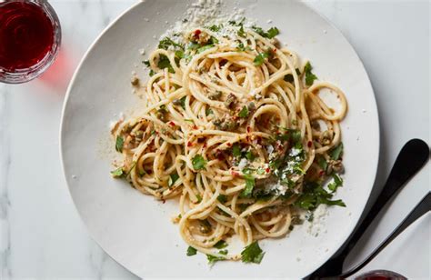 Midnight Pasta With Garlic, Anchovy, Capers and Red Pepper Recipe - NYT ...