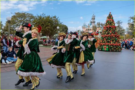 ABC's Disney Magical Christmas Day Parade 2022 - Full Performers ...