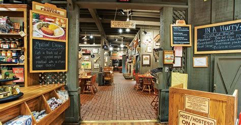 Restaurant, retail combo keeps customers in tune with Cracker Barrel ...