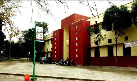 Hindu College Delhi -Admissions 2023, Ranking, Placement, Fee Structure