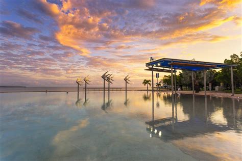 The Cairns Esplanade - Cairns Queenslander