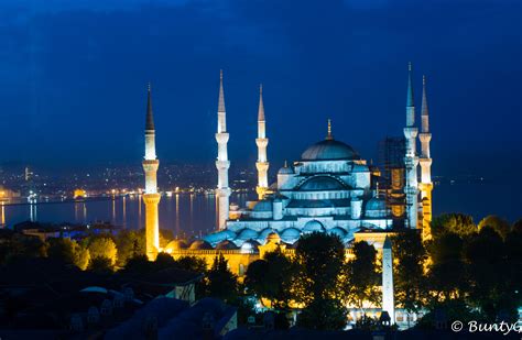 The Blue Mosque, Istanbul, at night. One of the most beautiful sights ...