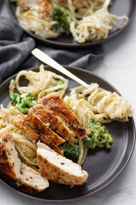 Chicken & Broccoli Linguine Alfredo | Jaylynn Little