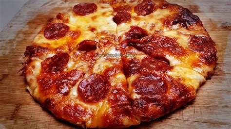 HOW TO MAKE SUPER YUMMY PEPPERONI PIZZA AT HOME USING HOMEMADE DOUGH ...