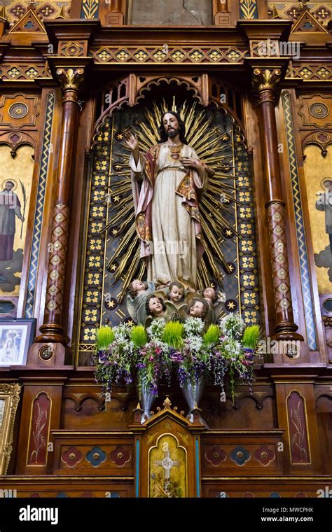 Church jesus christ statues hi-res stock photography and images - Alamy