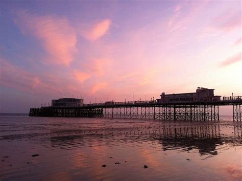 Datei:Worthing_Pier_at_sunset,_low_tide.JPG - Wikiwand