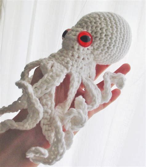 Ruby Submarine: Octopus Crochet Pattern at last...