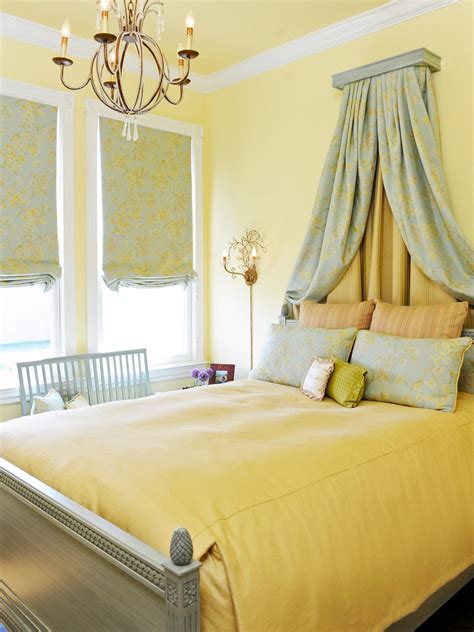 30 Beautiful Yellow Bedroom Design Ideas - Decoration Love