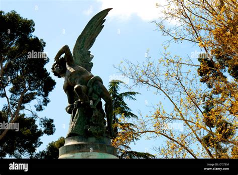 Monumento del angel caido hi-res stock photography and images - Alamy