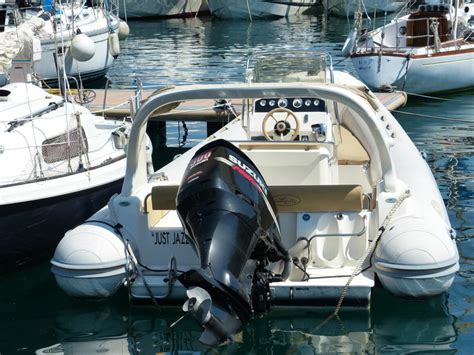 The Different Types of Boat Motors: Inboard vs. Outboard vs. Sterndrive ...