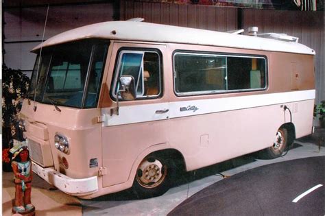 Comfy, Kitschy and Thrifty, Vintage RVs Make a Comeback - WSJ