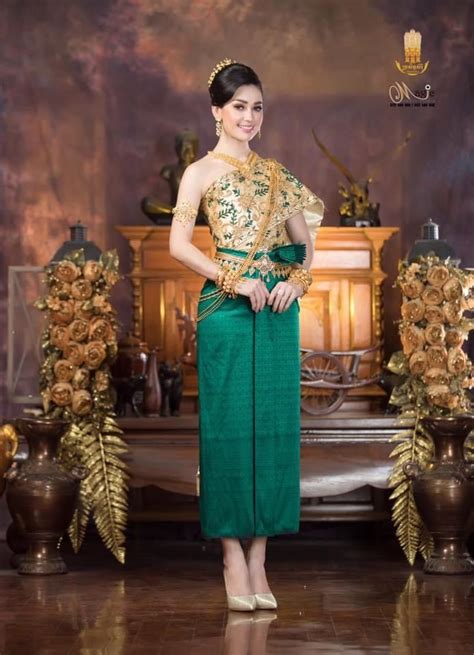 Khmer traditional costume | Cambodian clothes, Wedding costumes, Khmer ...