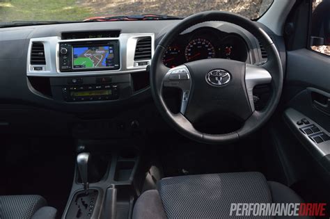 2013 Toyota HiLux SR5 review | PerformanceDrive