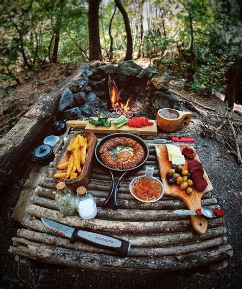 Bushcraft | Nourriture de camping, Repas autour du feu, Recettes de cuisine