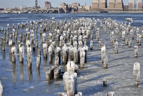 Frozen Hudson River, New York City Editorial Image - Image of cold ...