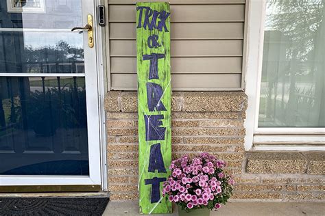 DIY Trick or Treat Sign | Halloween Sign For Your Porch