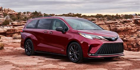 2021 Toyota Sienna Looks Wild and Comes Only as a Hybrid