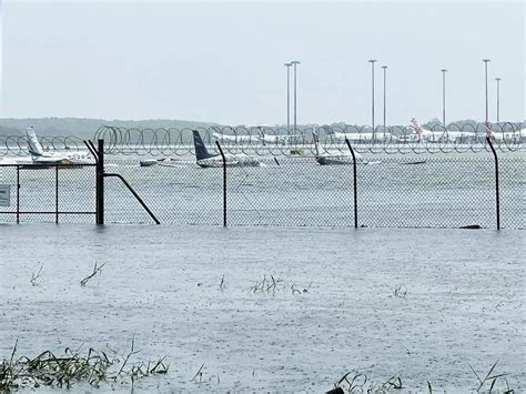 ‘Nothing to eat’: Perth-Cairns flight told it can’t land in weather ...