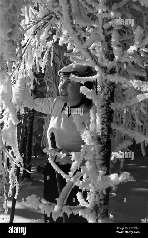 Skifahrer im Skigebiet um Oberhof in Thüringen, Deutschland 1930er ...