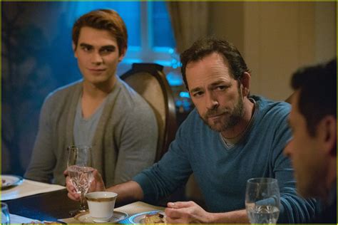 'Riverdale' Writers Pay Tribute to Luke Perry After His Death: Photo ...