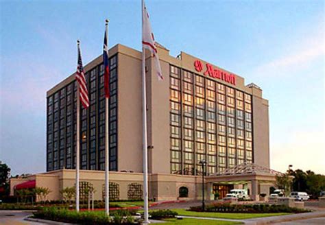 The 287-room Houston Marriott South At Hobby Airport offers guests ...