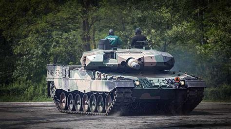 The-Armed-Forces-of-Poland-received-the-first-Leopard-2PL-tanks ...