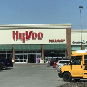 HY-VEE - 23 Photos & 41 Reviews - Grocery - 625 SW US Hwy 40, Blue ...