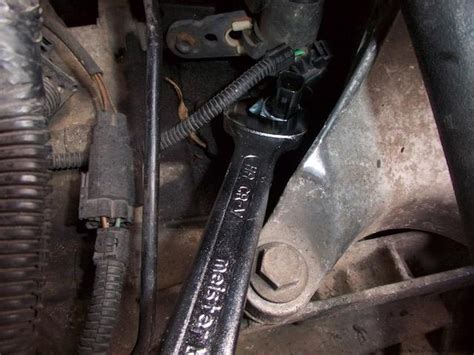 Guide To Replacing Reverse Light Switch - Ford Focus Guides - Ford ...