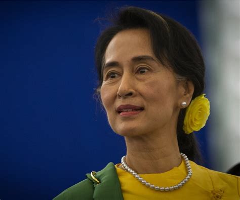 Aung San Suu Kyi Biography - Childhood, Life Achievements & Timeline