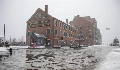 Photos: Mass. residents dig out after blizzard conditions, heavy ...