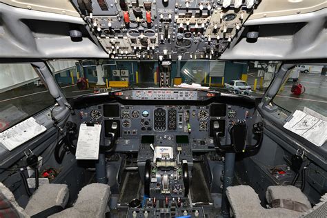 Boeing 737 Cockpit / Jet Airlines: Boeing 737-800 Cockpit