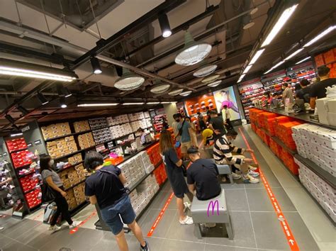 Nike Factory Outlets in S'pore having Extra 30% OFF on all shoes till ...