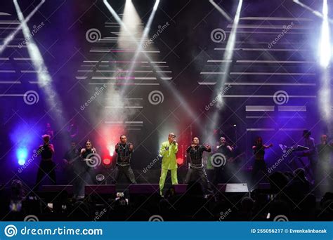 Turkish Singer Hande Yener Concert in Istanbul, Turkiye Editorial ...