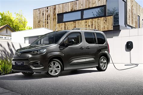 Toyota Proace City : le petit utilitaire passe à l’électrique – evearly ...