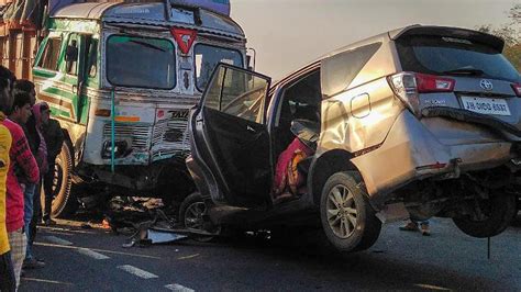 10 killed in car-truck collision in Jharkhand - India News