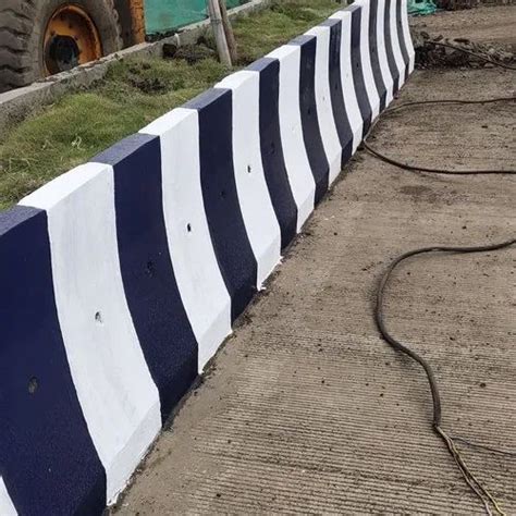 Road divider hight 900 mm length 300 mm bottom 200 top 100 - Precast ...