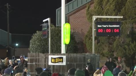 'Pretty awesome': Mount Olive's famous New Years 'pickle drop' gets ...