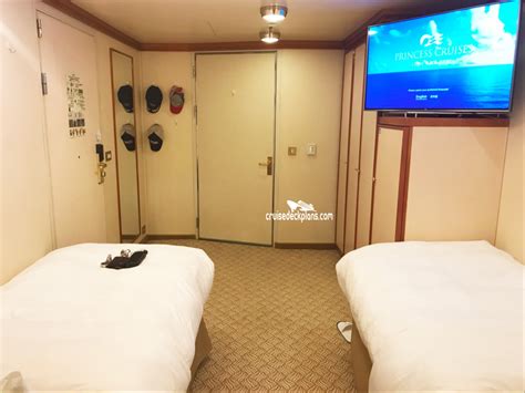 Diamond Princess Mini-Suite Stateroom Details