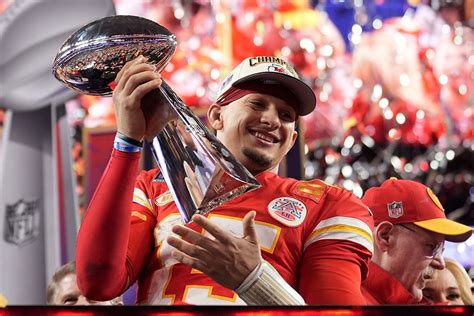 Patrick Mahomes' reaction to Chris Jones' deal with Chiefs says it all ...